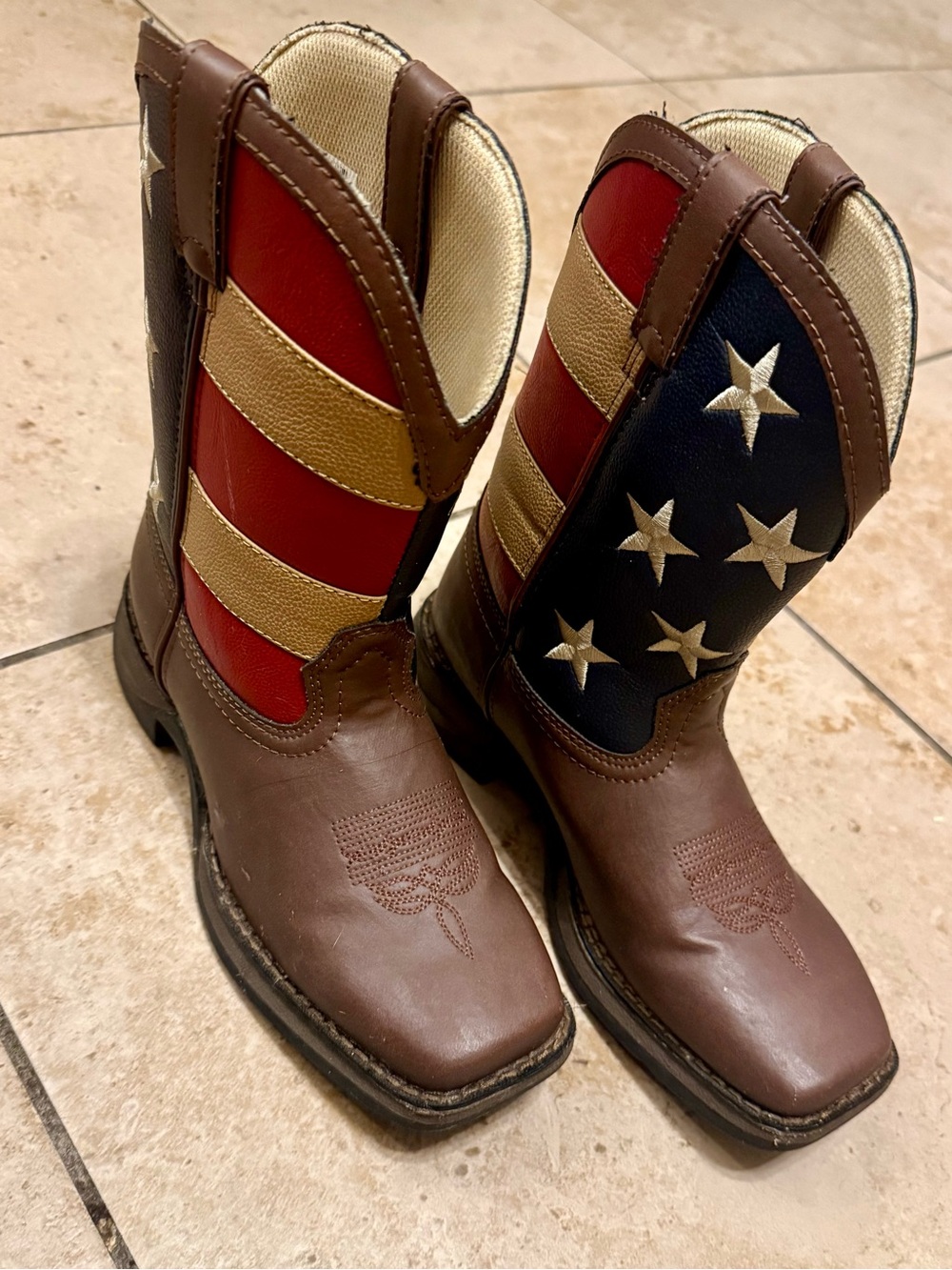 LIL' REBEL™ BY DURANGO®
BIG KIDS' PATRIOTIC
WESTERN BOOT